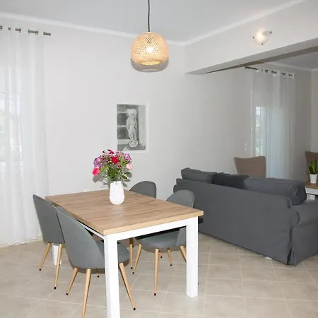 Little Village Apartmán *